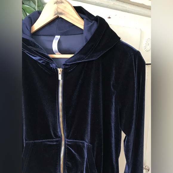 🔥Fabletics | Women’s navy velour gold zipper front hoodie, front pockets size XS - Picture 9 of 13